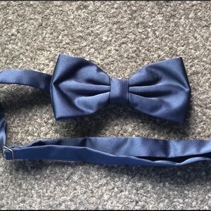 Blue bow tie